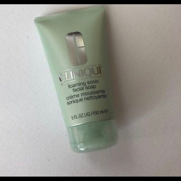 Clinique Sonic Airbrushed Liquid Foundation Brush - Picture 4 of 4